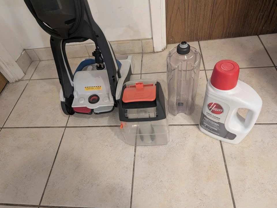 Hoover Carpet cleaner with solution - photo 2