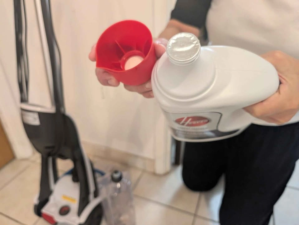 Hoover Carpet cleaner with solution - photo 3