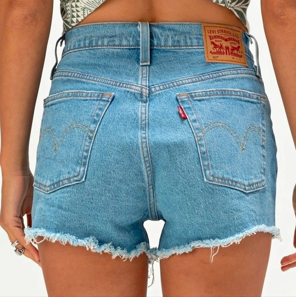 Levi’s High Rise Denim Shorts Women’s Size 28 Light Wash 501
