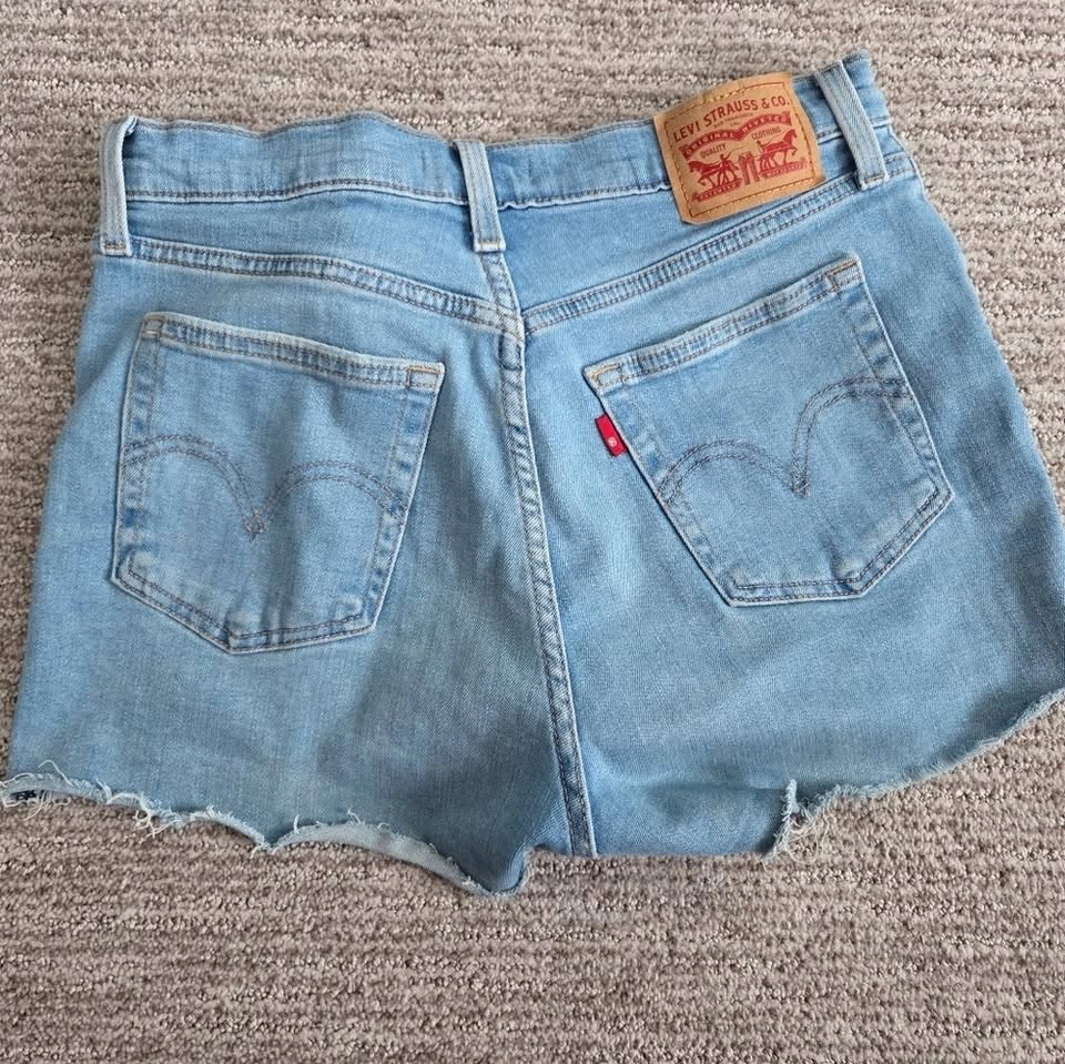 Levi’s High Rise Denim Shorts Women’s Size 28 Light Wash 501 - photo 3