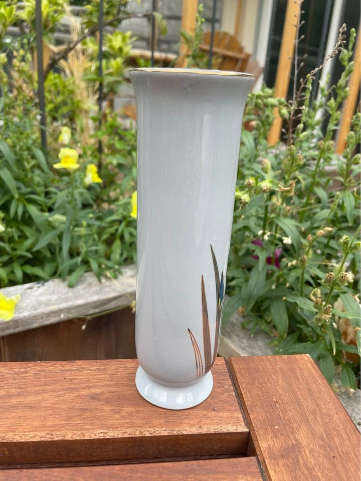 Vintage OTAGIRI Royal Iris 6.5" Porcelain Bud Vase - photo 2