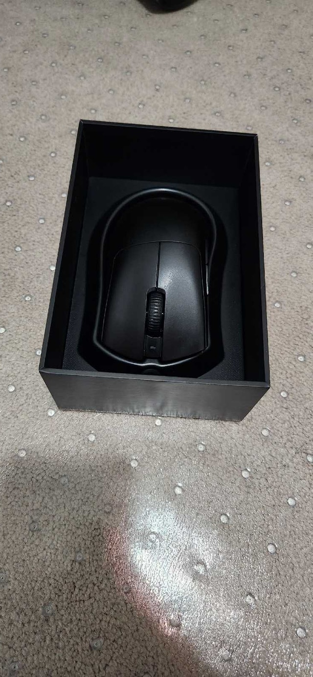 Razer Deathadder V3 Pro Ergonomic Wireless Gaming Mouse - photo 3