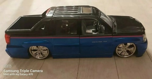 2002 Cadillac Escalade EXT Jada Just Trucks 1:24 Scale - photo 2