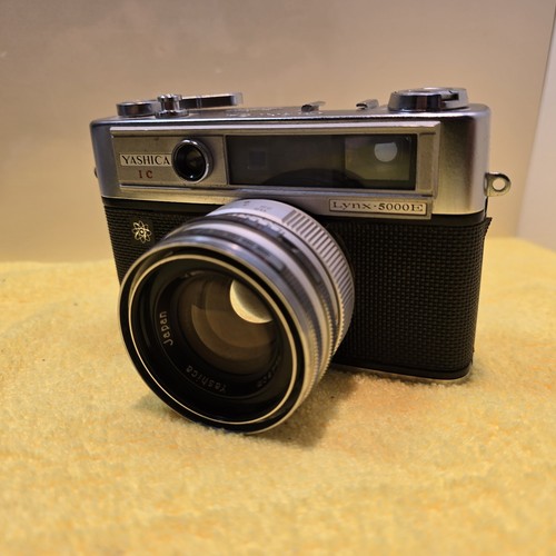 Vintage Yashica 1C Lynx 5000E 35mm Film Camera For Parts - photo 3