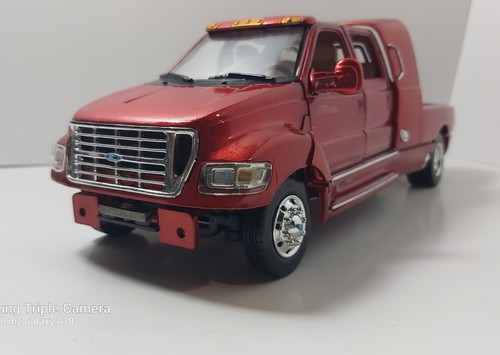 Ford F-650 Super Crewzer Diecast 1/24 Scale - Red
