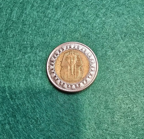 Egypt King Tut Ankh Amon Bi-Metallic One Pound Coin - photo 2