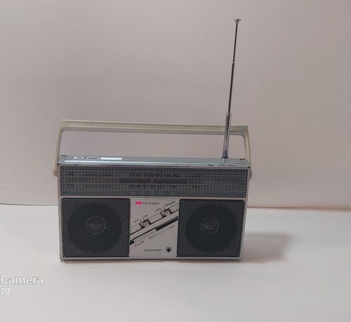 Vintage FUJI G138 AM/FM Stereo Portable Radio - Hong Kong