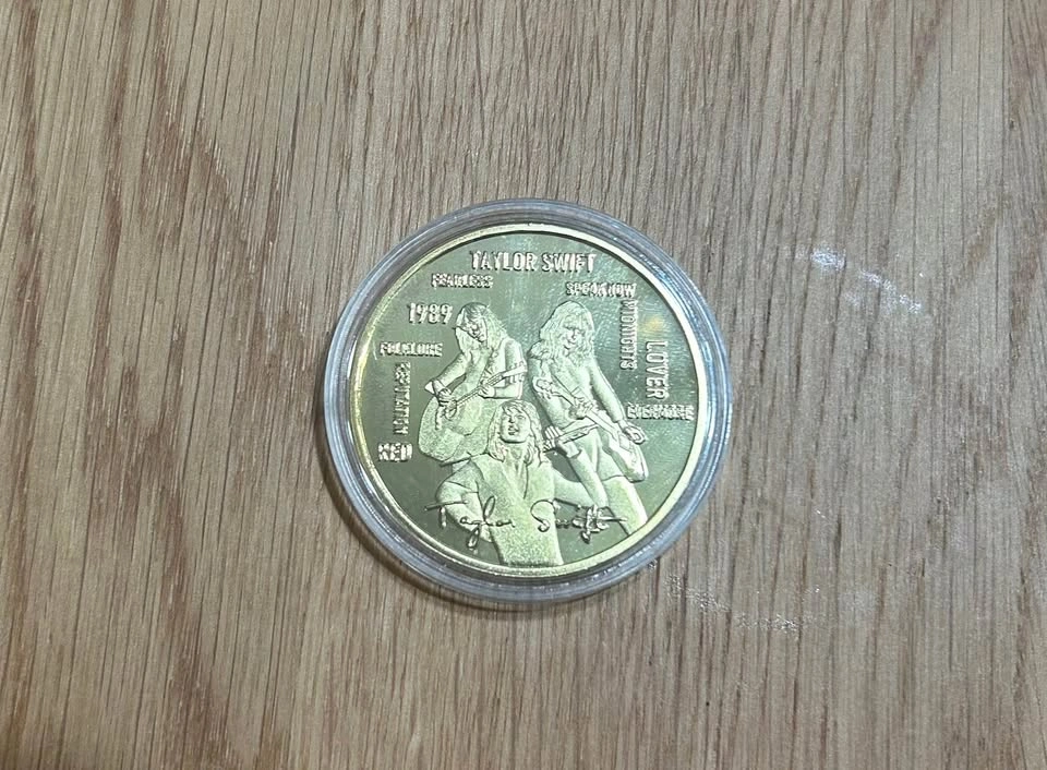 Taylor Swift Commemorative Coin - photo 2