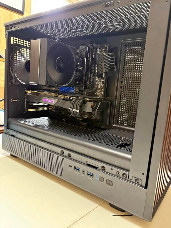 Blacked Out Gaming PC | RTX 2070 | Ryzen 5 3600 | 16GB RAM | 1TB