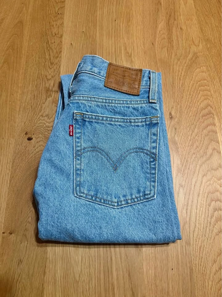 Levi's Premium Wedgie Straight Jeans Size 26
