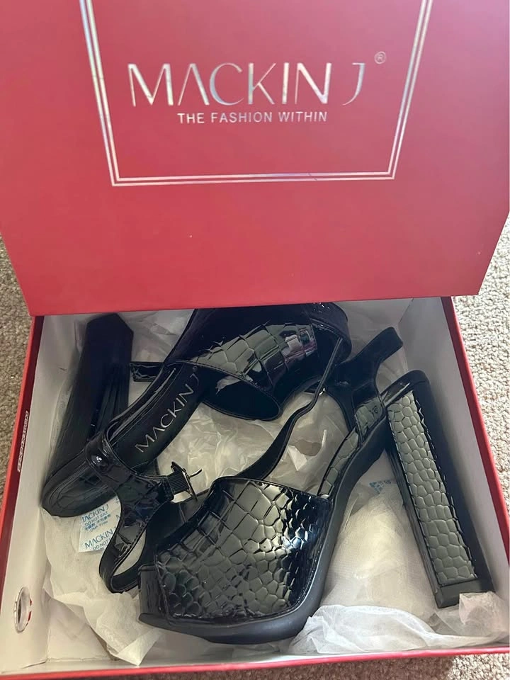 Mackin J 581-3 Black Platform Sandals Size 7.5