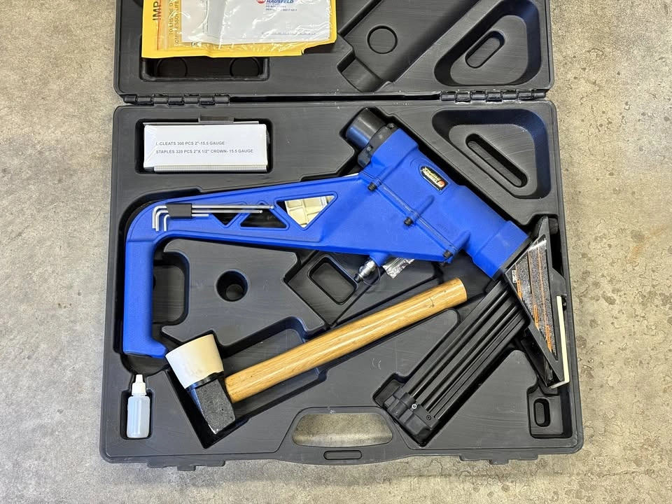 Flooring Nailer / Stapler (Campbell Hausfeld CHN50399)