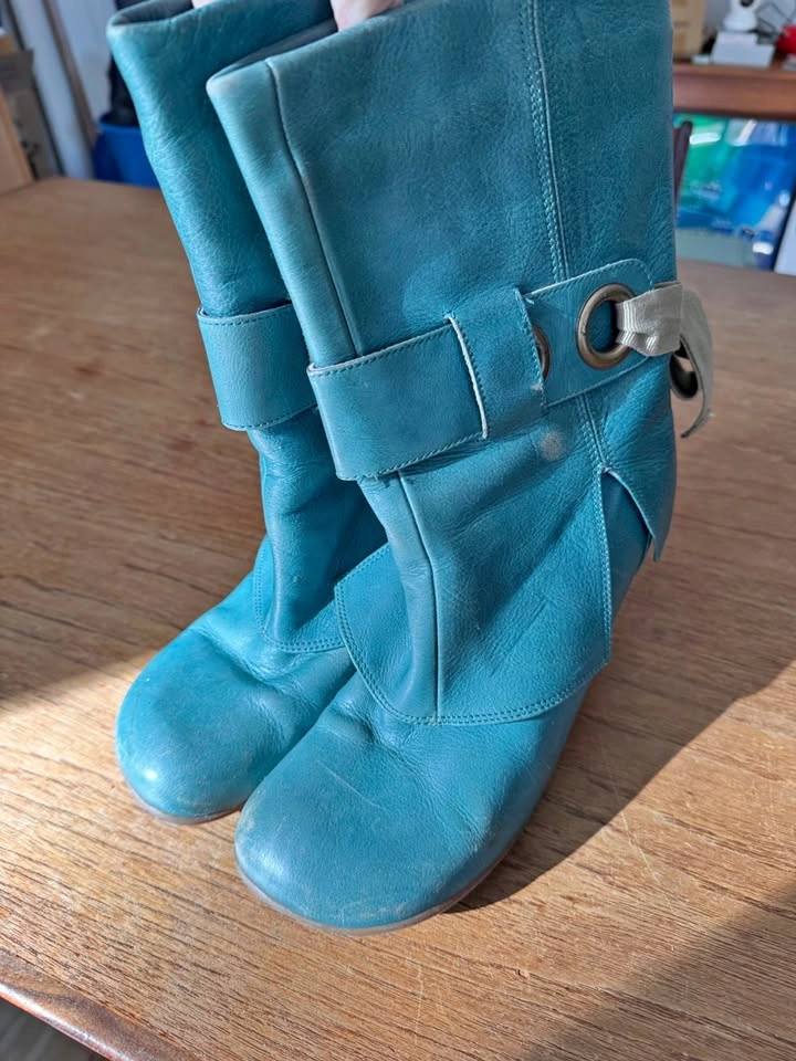 John Fluevog Sopranos Inge Turquoise Leather Boots, Size 9 - photo 2