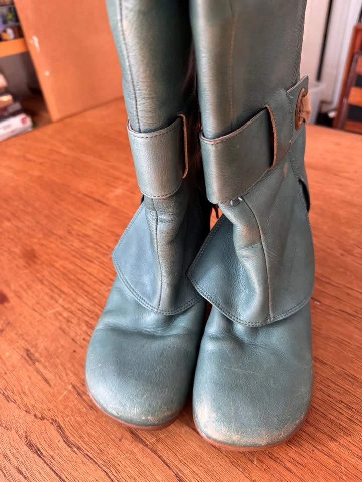 John Fluevog Sopranos Inge Turquoise Leather Boots, Size 9 - photo 3