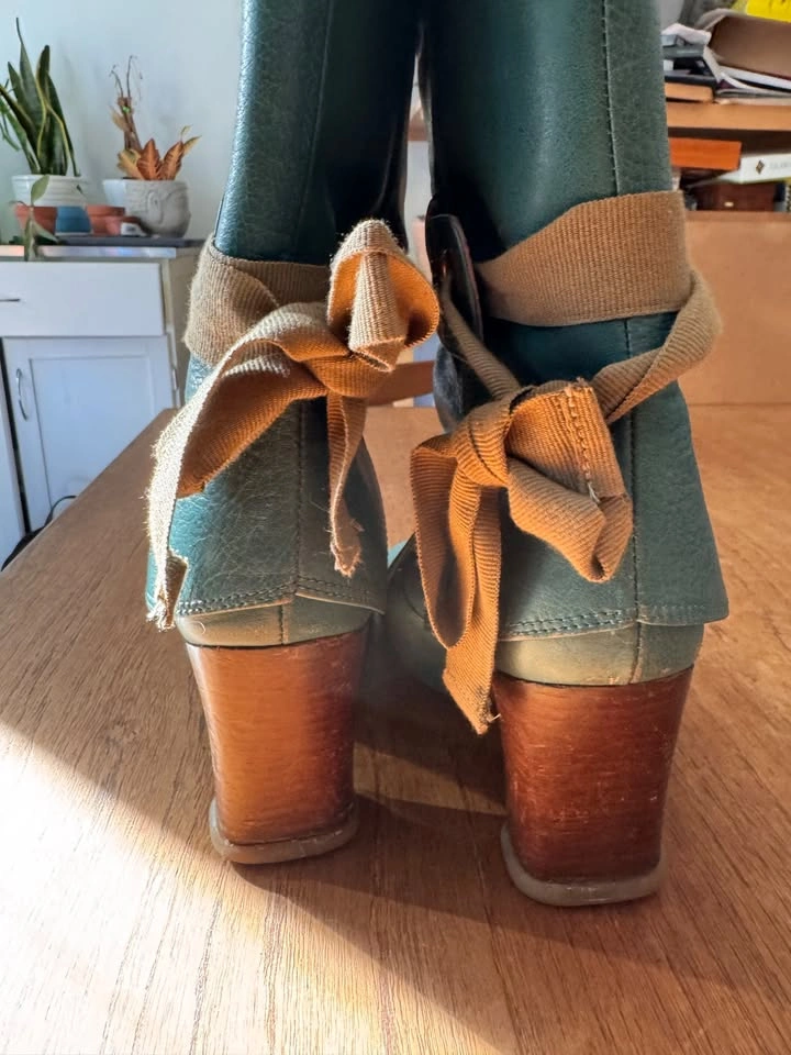 John Fluevog Sopranos Inge Turquoise Leather Boots, Size 9 - photo 5