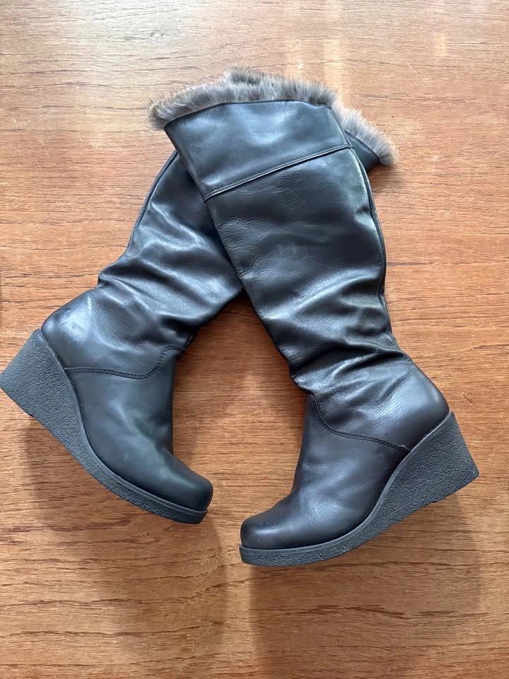 Saute-Mouton Becca Black Leather Boots, Size 39 / 8.5