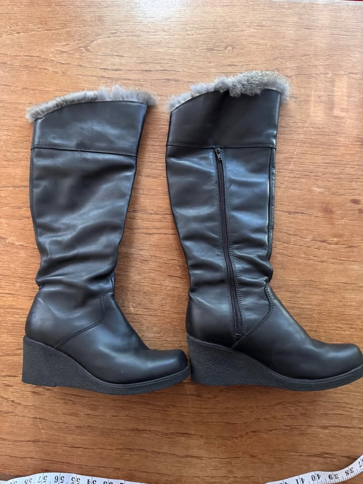 Saute-Mouton Becca Black Leather Boots, Size 39 / 8.5 - photo 2