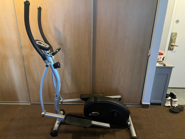 Compact Home Elliptical Trainer / Cross-Trainer