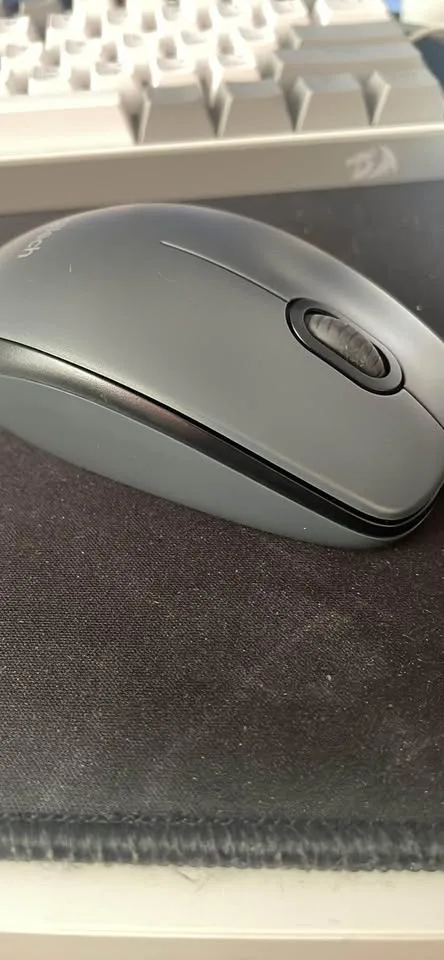 Logitech mouse(has to pick up frome me, 10$,WIRED) image indicator(2)
