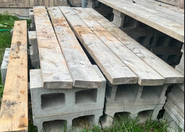 33 Cinder Blocks and 13 Wood Planks - photo 2
