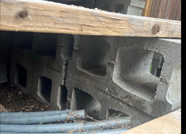33 Cinder Blocks and 13 Wood Planks - photo 3