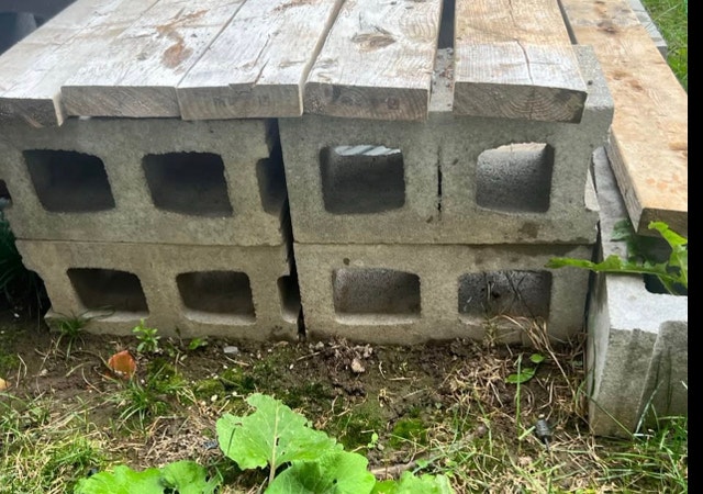 33 Cinder Blocks and 13 Wood Planks - photo 4