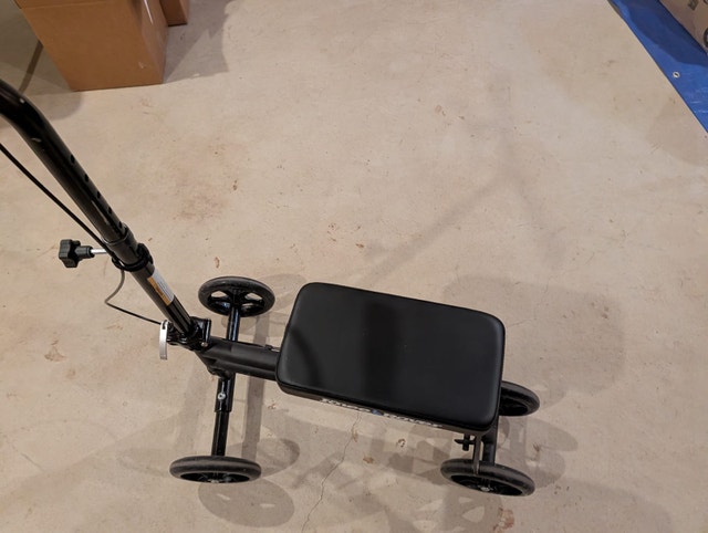 KneeRover Steerable Knee Scooter Walker