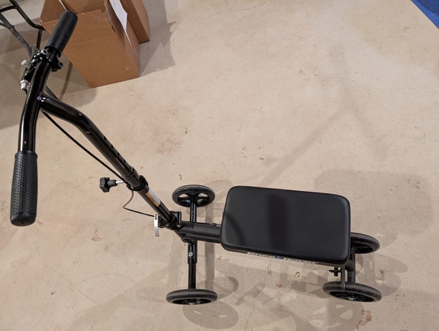 KneeRover Steerable Knee Scooter Walker - photo 2