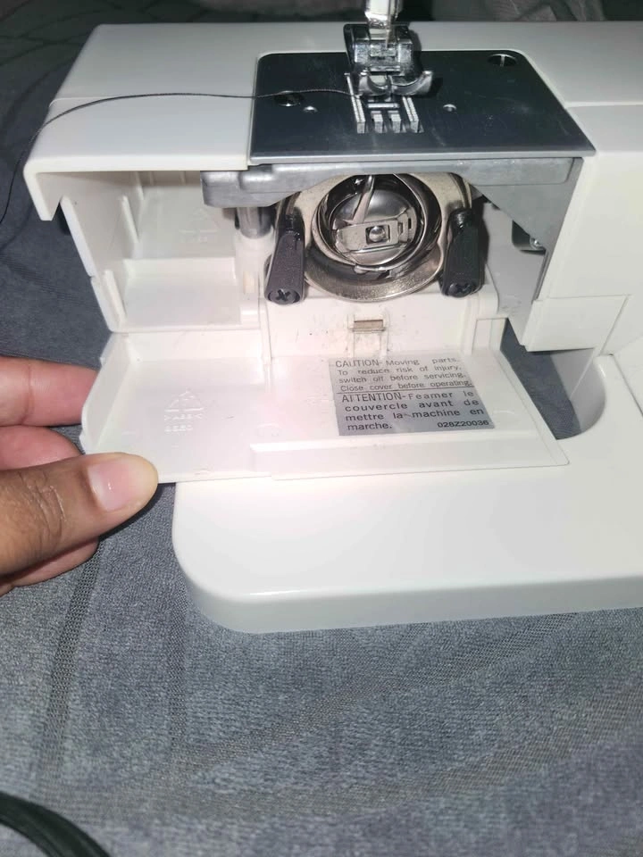 Singer Sewing Machine - photo 4
