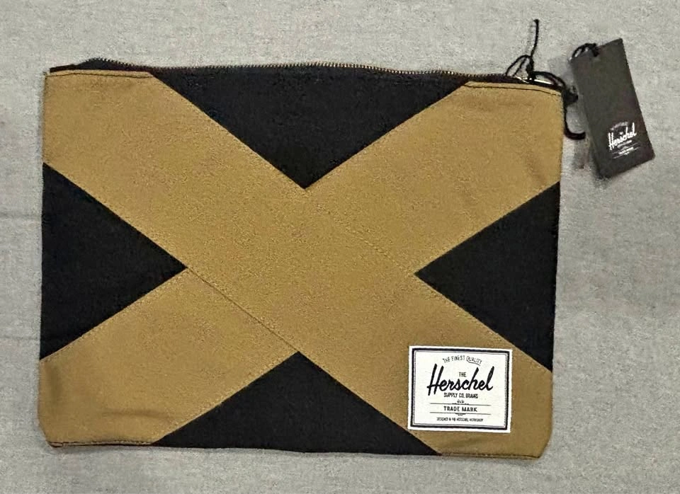 BNWT Herschel Network Pouch - XL