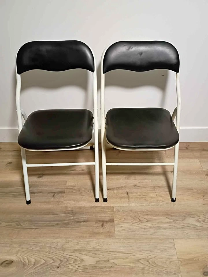 Foldable chairs