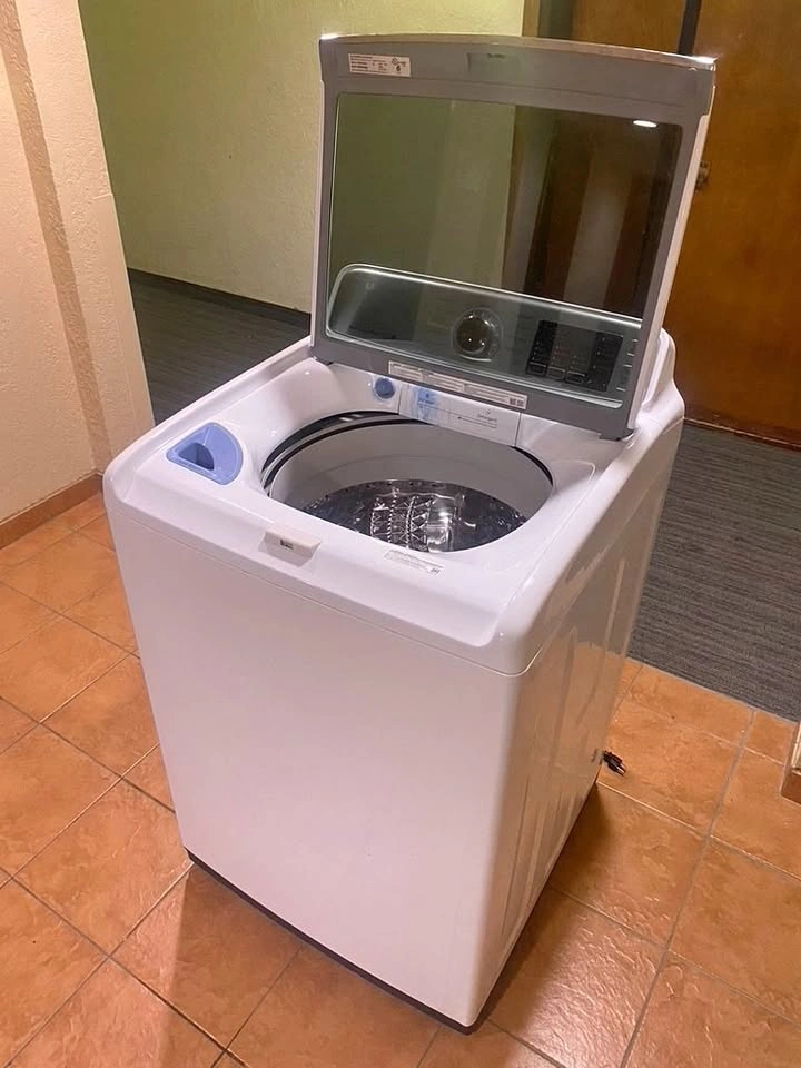 Samsung 5.0 cu ft Top Load Washer - Like New