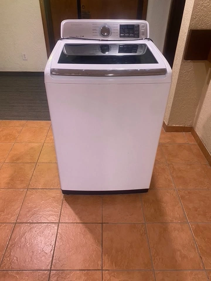 Samsung 5.0 cu ft Top Load Washer - Like New - photo 3