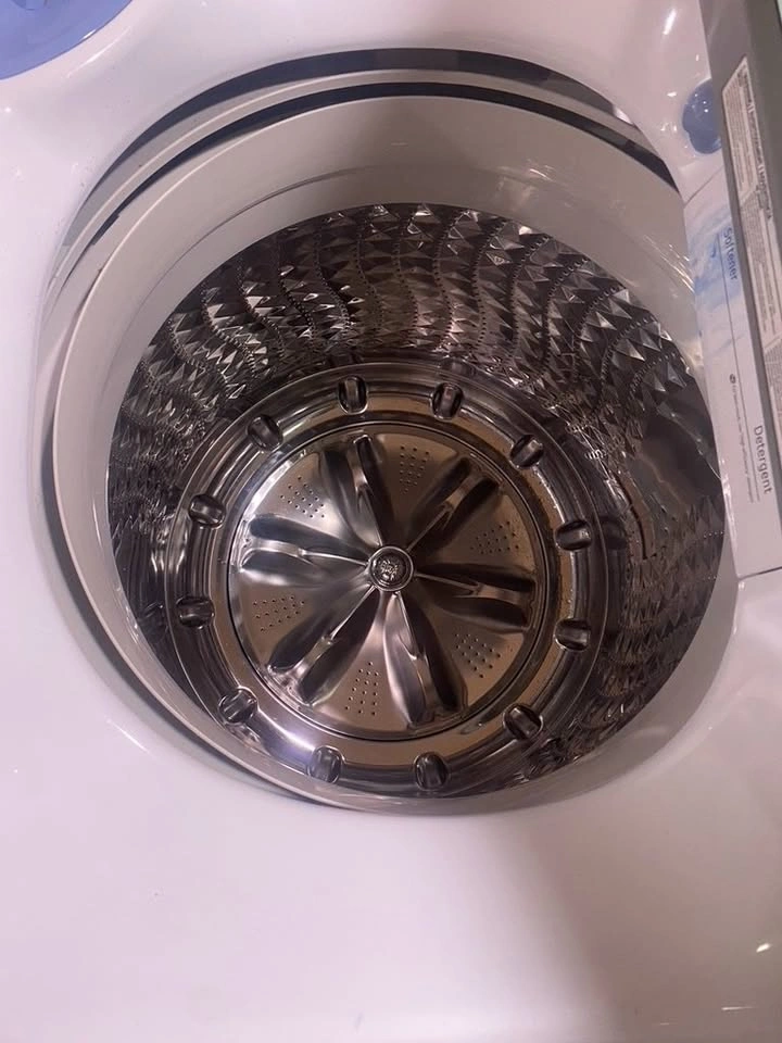 Samsung 5.0 cu ft Top Load Washer - Like New - photo 4