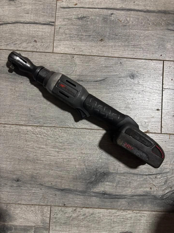 Good used Ingersoll Rand R3130 3/8-Inch Cordless Ratchet - photo 2
