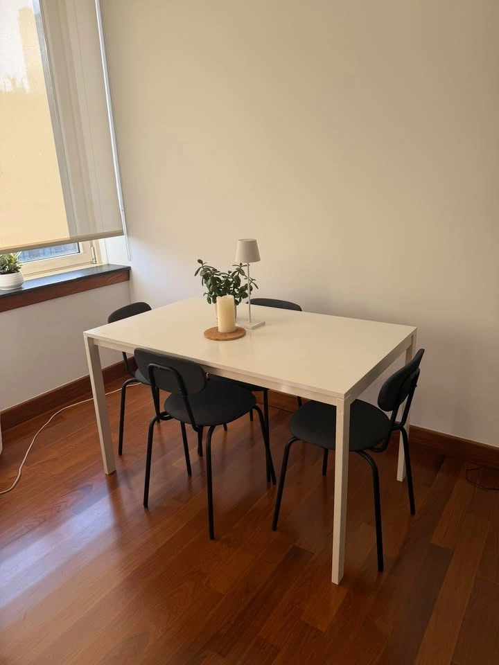 DINING TABLE + 4 CHAIRS FOR SALE - NYC - photo 3