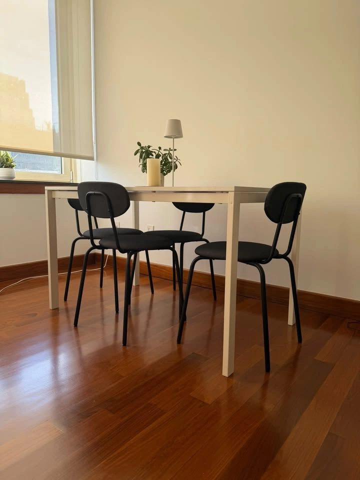 DINING TABLE + 4 CHAIRS FOR SALE - NYC - photo 4
