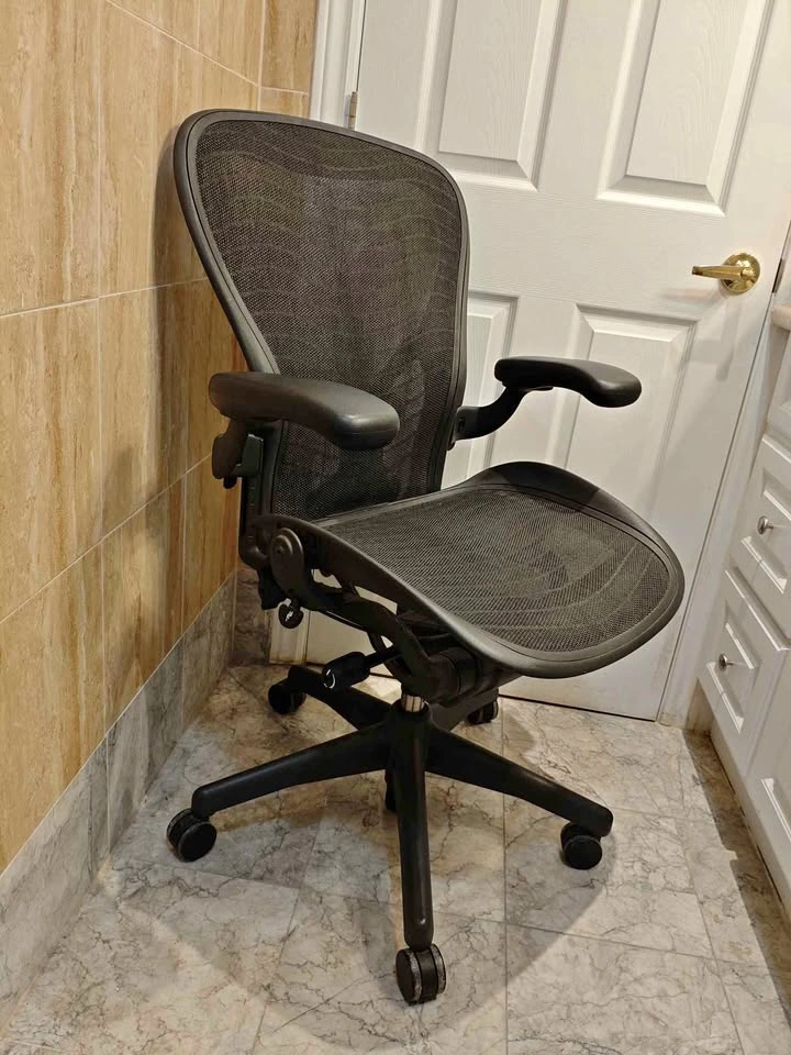Herman Miller Aeron Classic Size C Chair