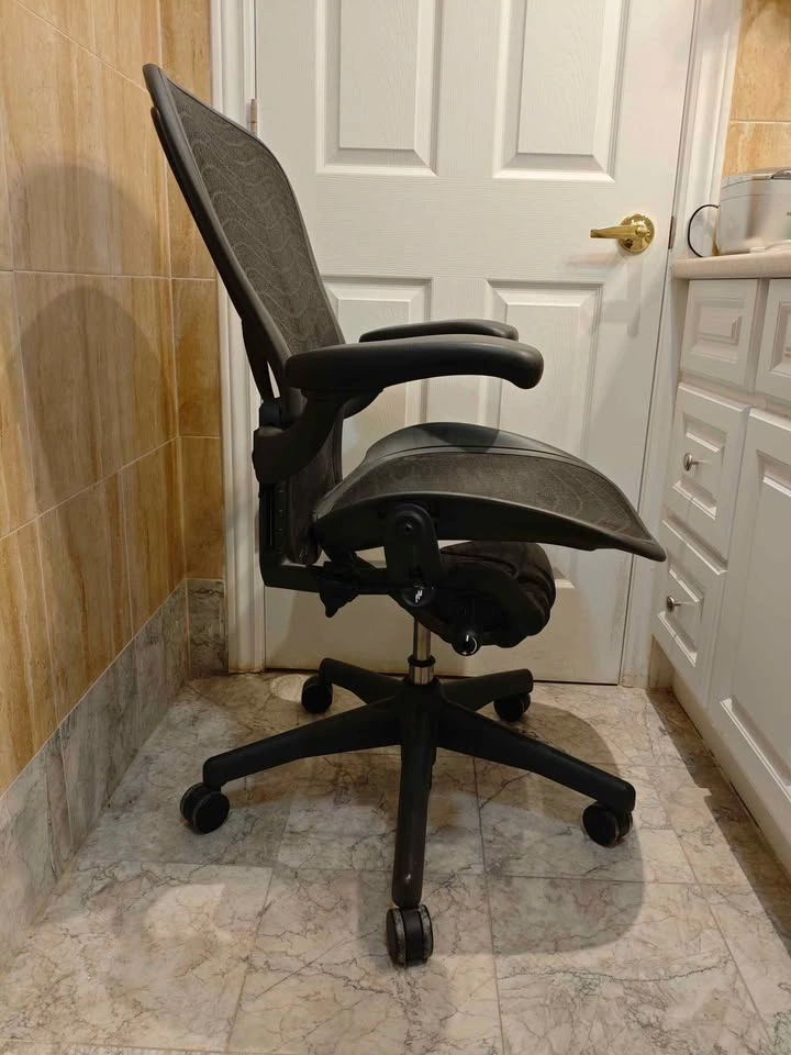 Herman Miller Aeron Classic Size C Chair - photo 3