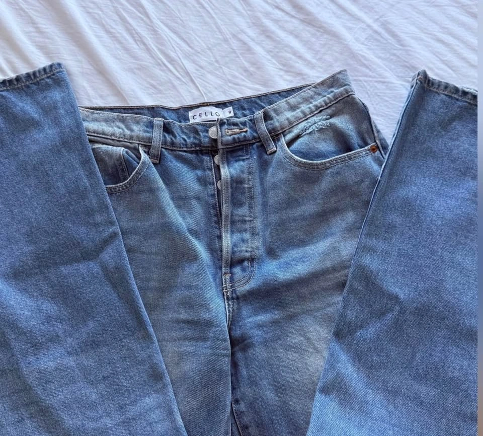 WAREHOUSE ONE HIGHWAIST JEANS WORN TWICE ORIGINALLY $145 SIZE 9 - photo 4