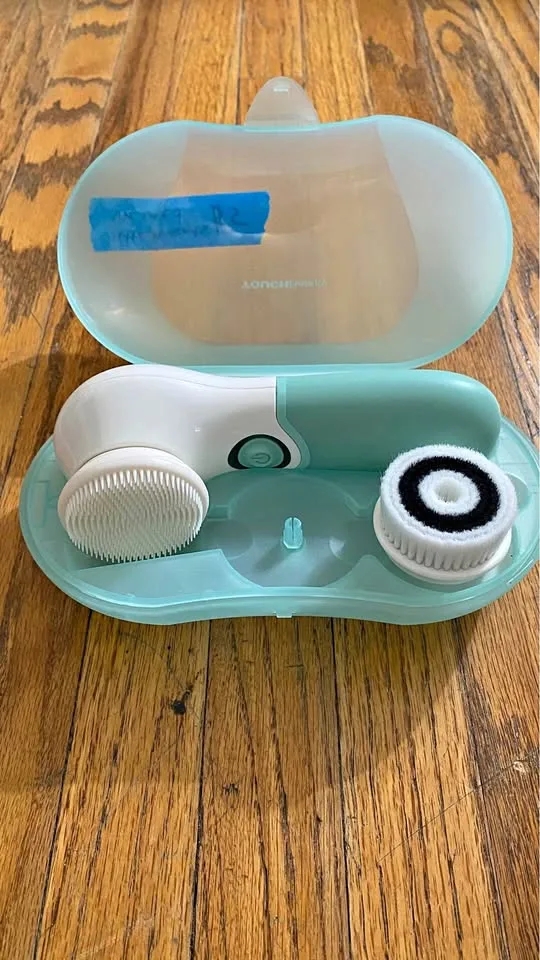 Facial Cleansing Brush thumbnail