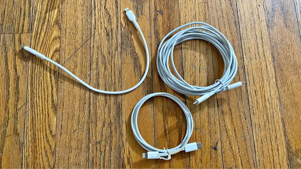 Usb-C to lightning bolt thumbnail