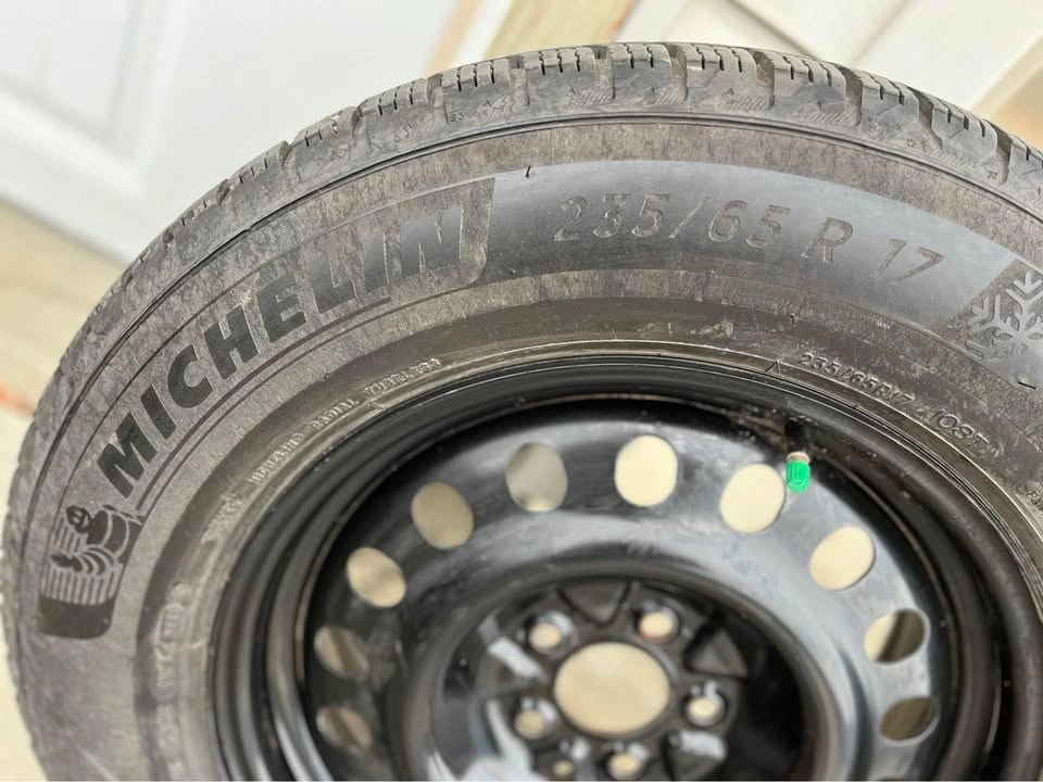 Brand New Winter tires 235/65R17 on rims with sensors