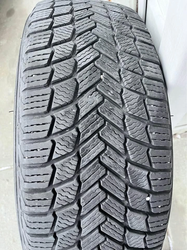 Brand New Winter tires 235/65R17 on rims with sensors - photo 3