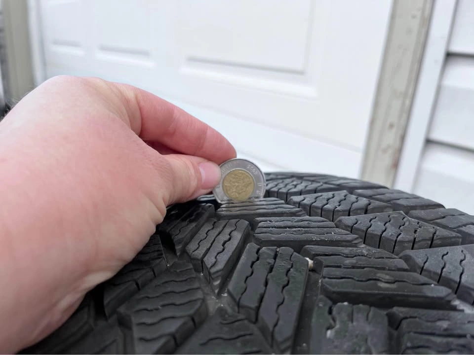Brand New Winter tires 235/65R17 on rims with sensors - photo 4