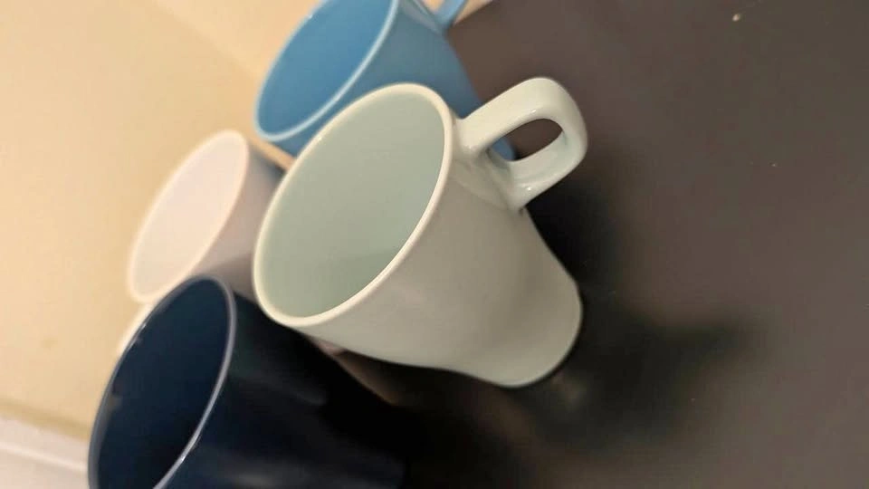 Set of 20 Ceramic Mugs – 4 Colours