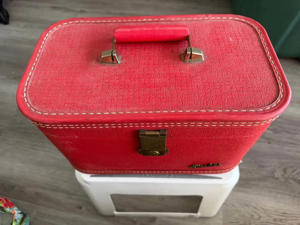 Vintage- Starline travel case image indicator(2)