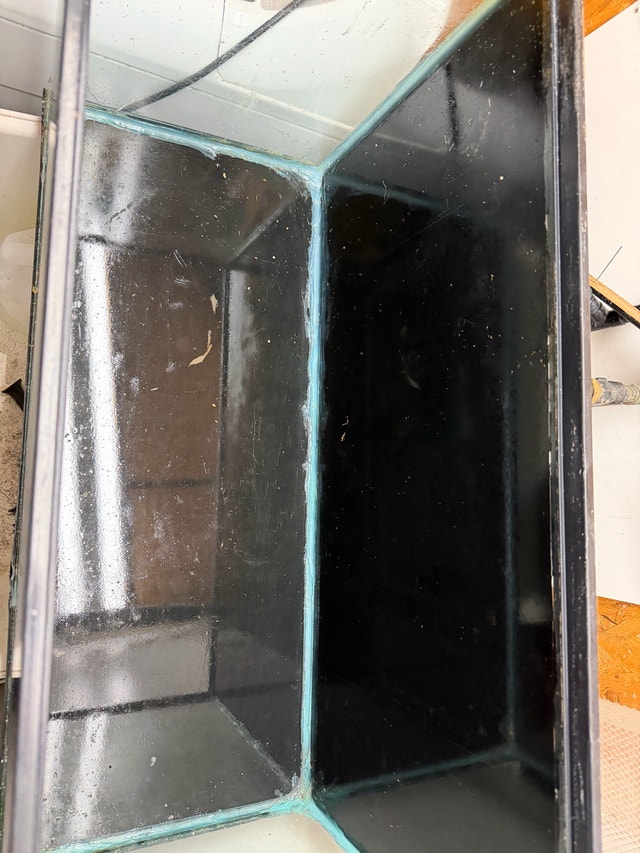 25 gallon glass Aquarium - photo 2