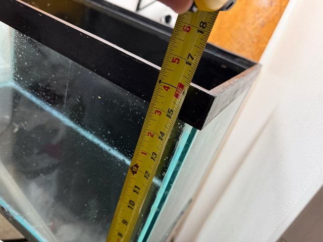 25 gallon glass Aquarium - photo 3