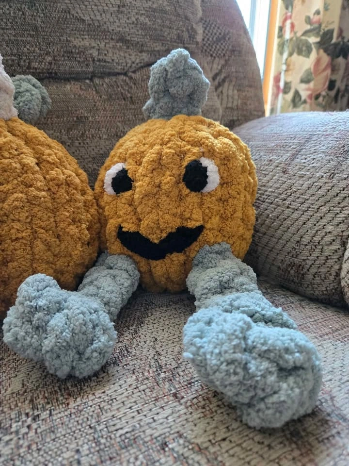 Chunky Knit Pumpkins and Pumpkin Buddies - photo 4